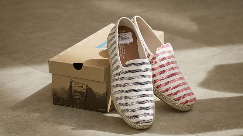 TOMS SHOES