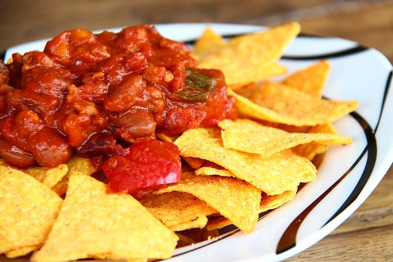 Nachos mit Salsa-Dip