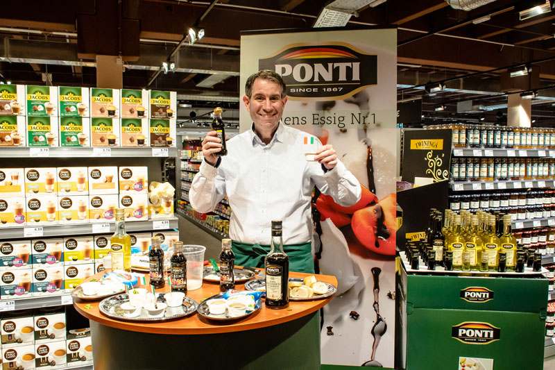 Feiner Mozarella mit leckerster Balsamicocreme am Probierstand von Ponti