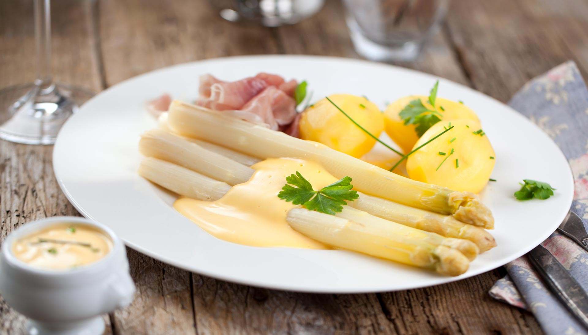 Spargel mit Sauce Hollandaise